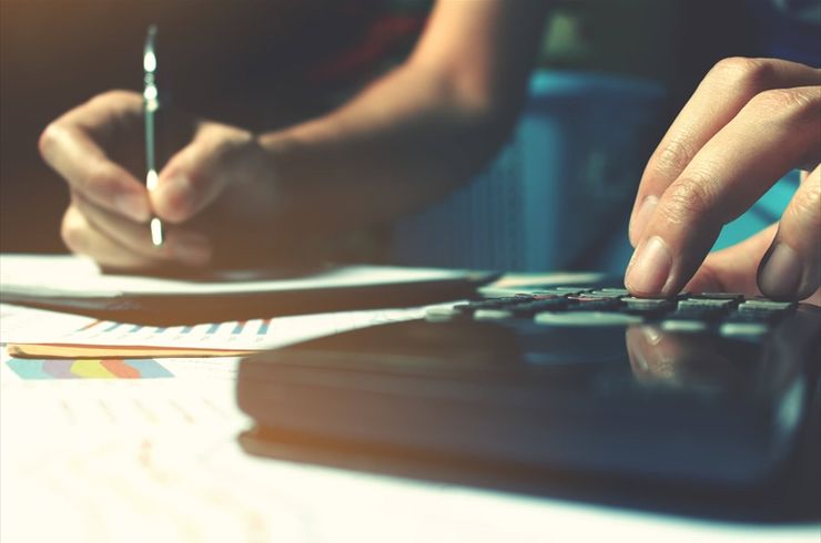 電話してる男性